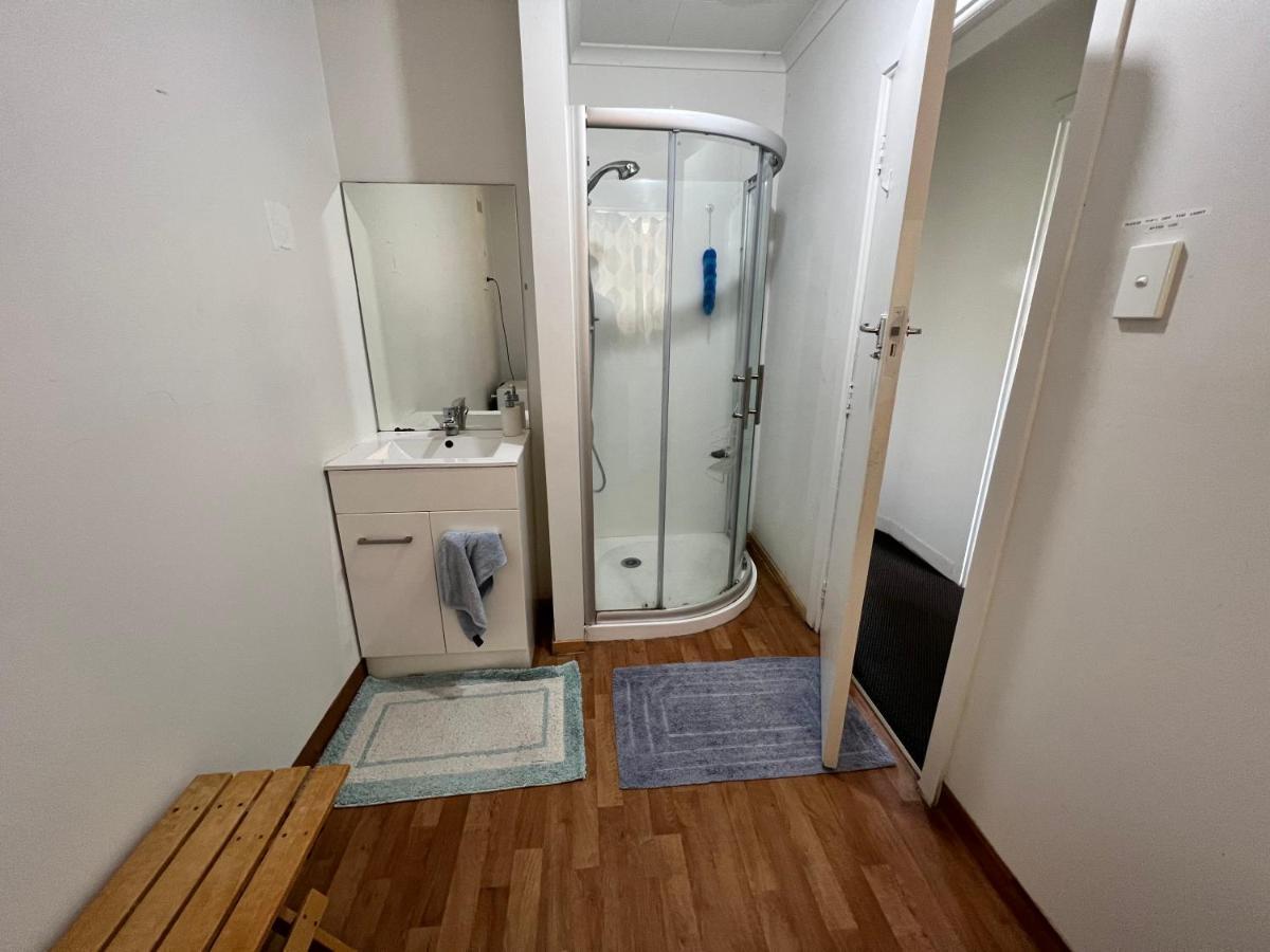 هاملتون Single Room #1 Or #3 - Homestay Family Home - No Breakfast المظهر الخارجي الصورة